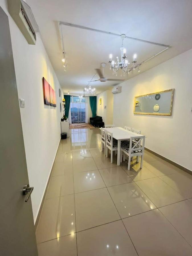 King Sebelah Alamanda Apartment