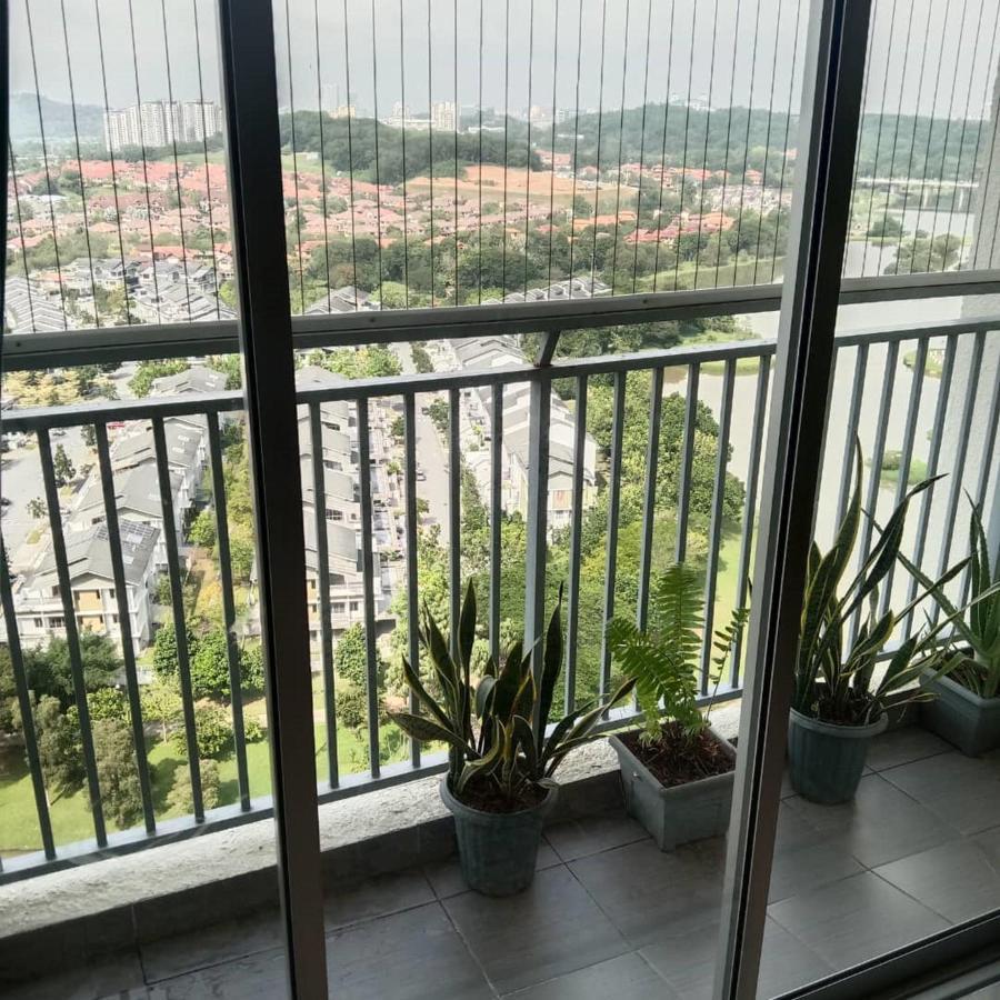 King Sebelah Alamanda Apartment