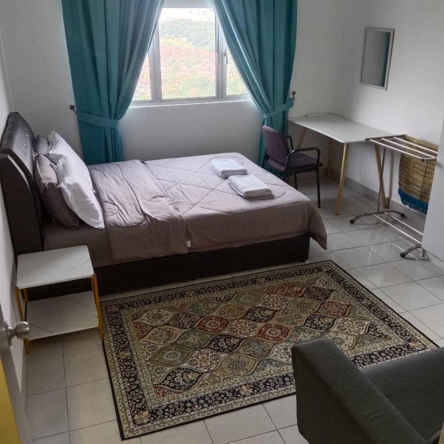 King Sebelah Alamanda Apartment *