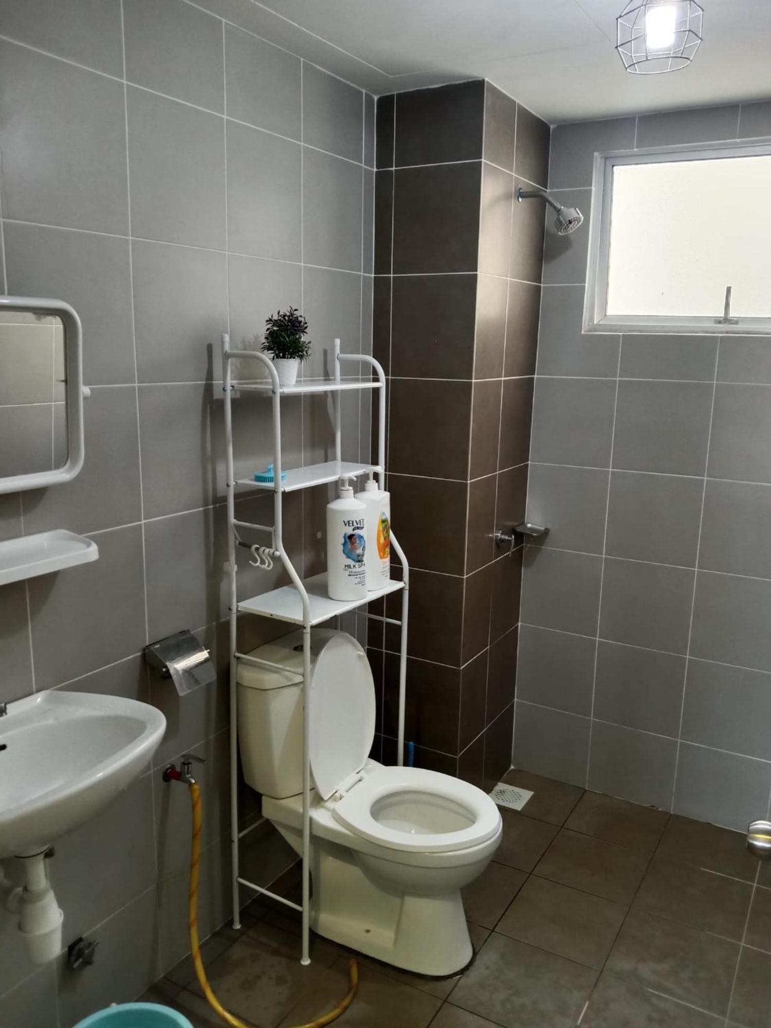 King Sebelah Alamanda Apartment